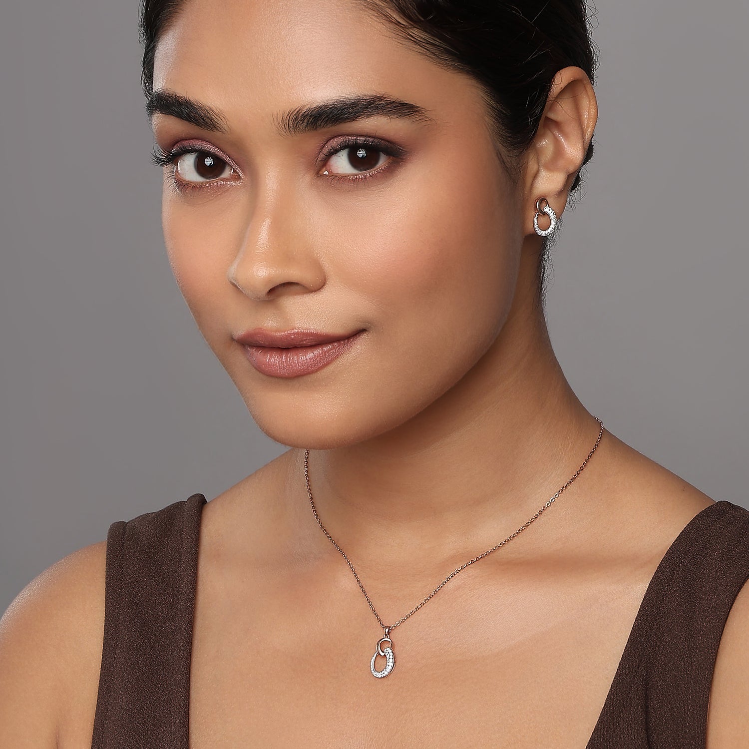 Elegant Infinite Grace Curving Open Link Pendant And Earrings Set