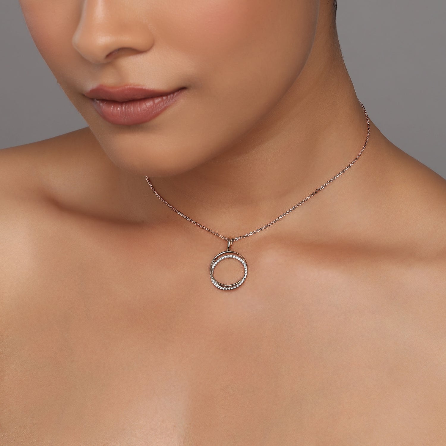 Elegant Interlocking Double Circle Pendant for Sophisticated Everyday Wear