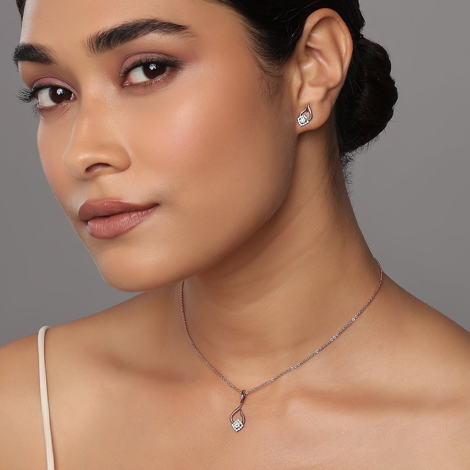 Exquisite Enchanting Pear Drop Pendant and Geometric Stud Earring Set