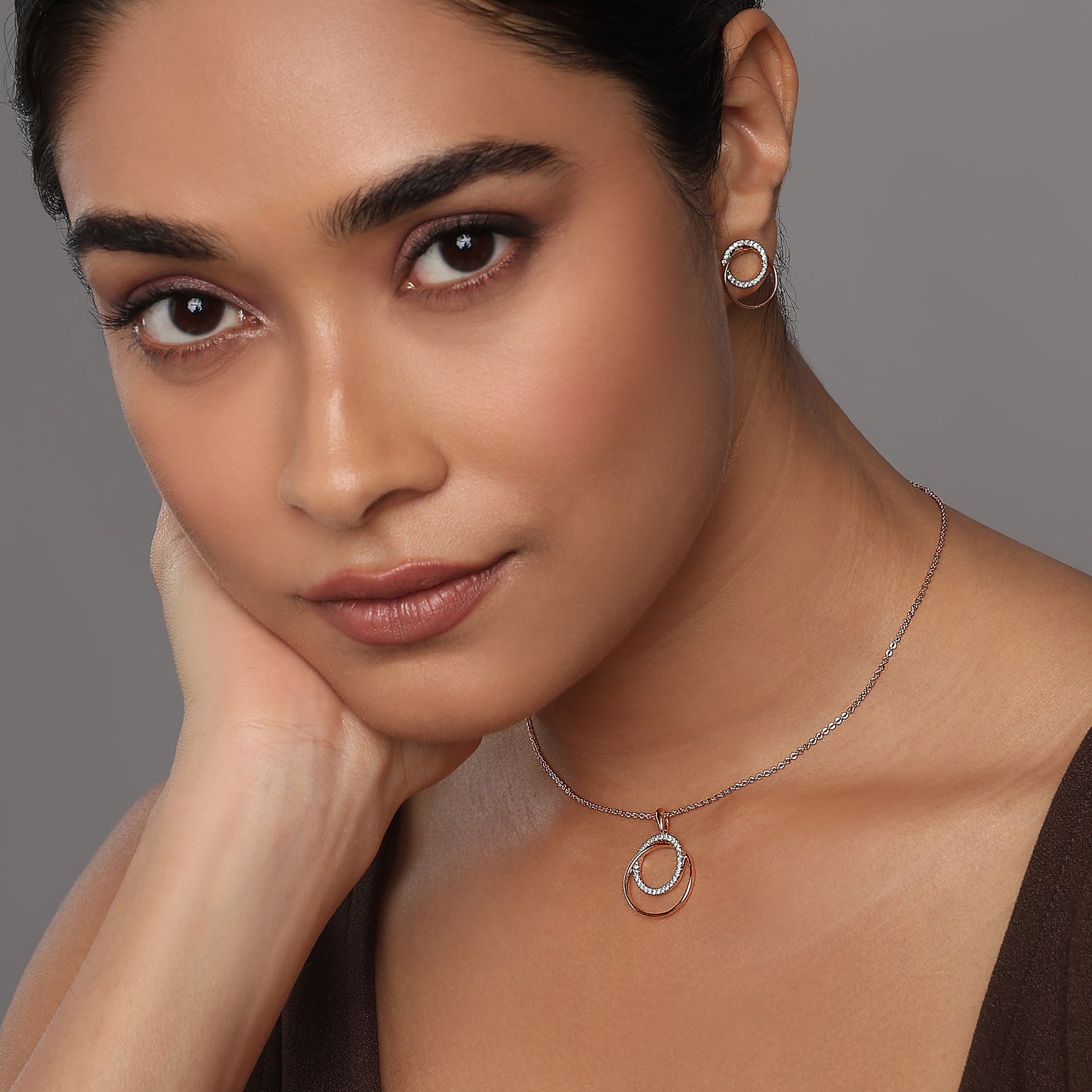 Elegant Eternal Interlocking Circle Pendant and Drop Earring Jewelry Set
