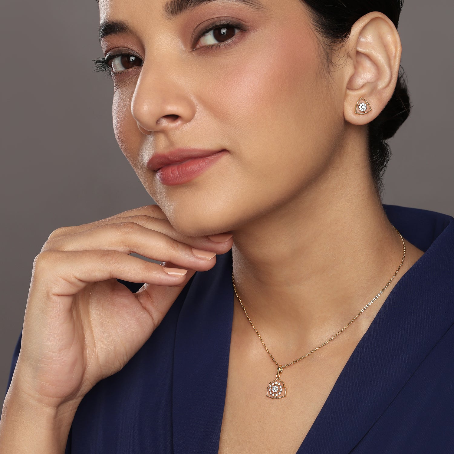 Enchanting Floral Bloom Openwork Pendant and Stud Earrings Jewelry Set