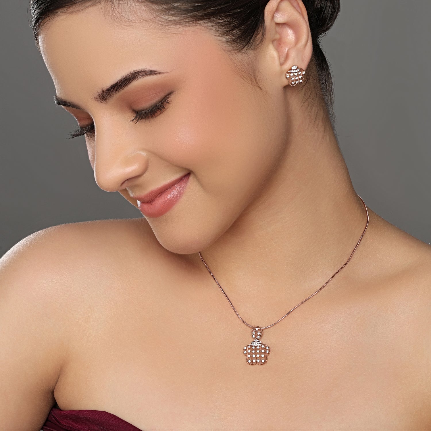 Elegant Floral Lattice Pendant and Matching Stud Earring Set