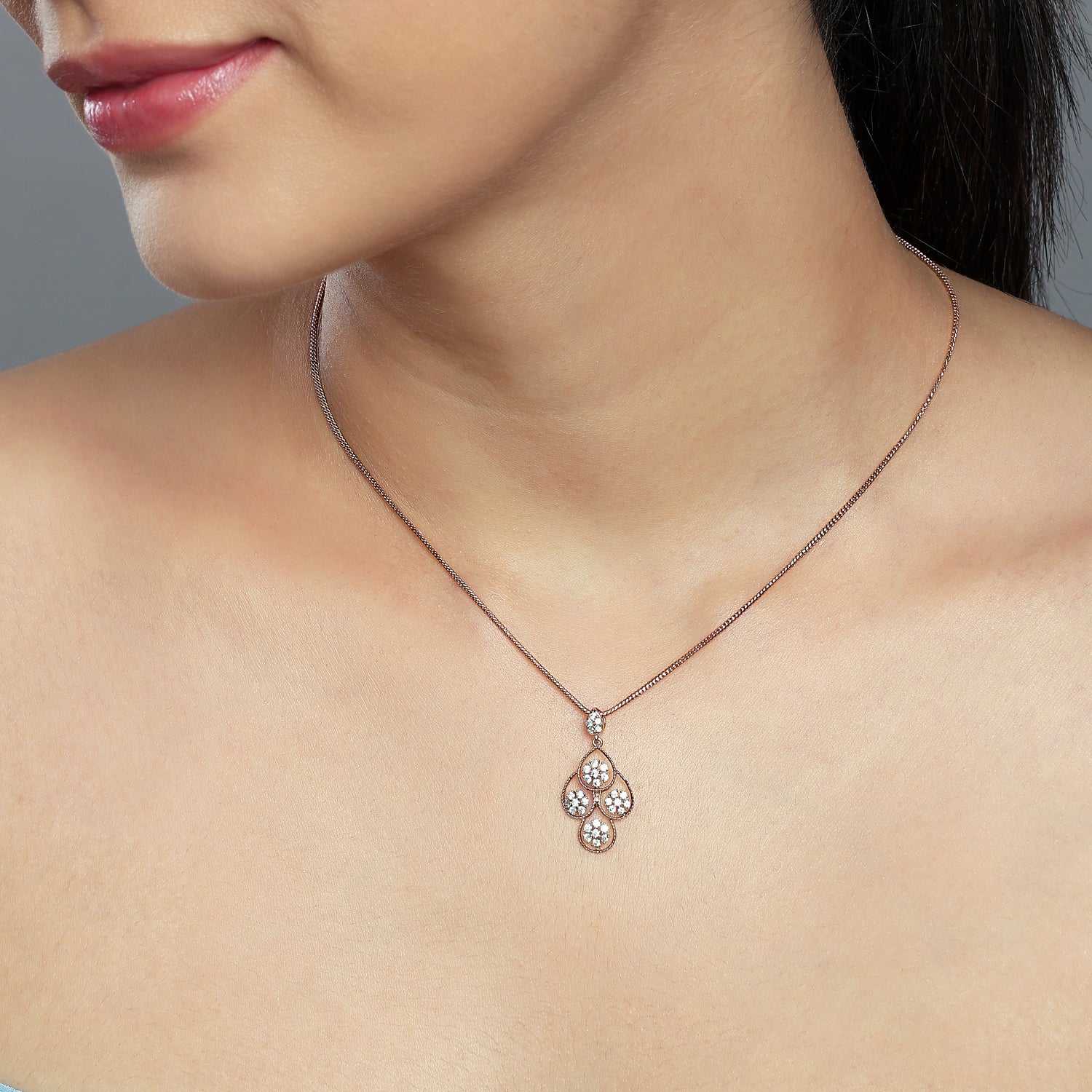 Romantic Clover Motif Pendant with Floral Sparkle Elegance