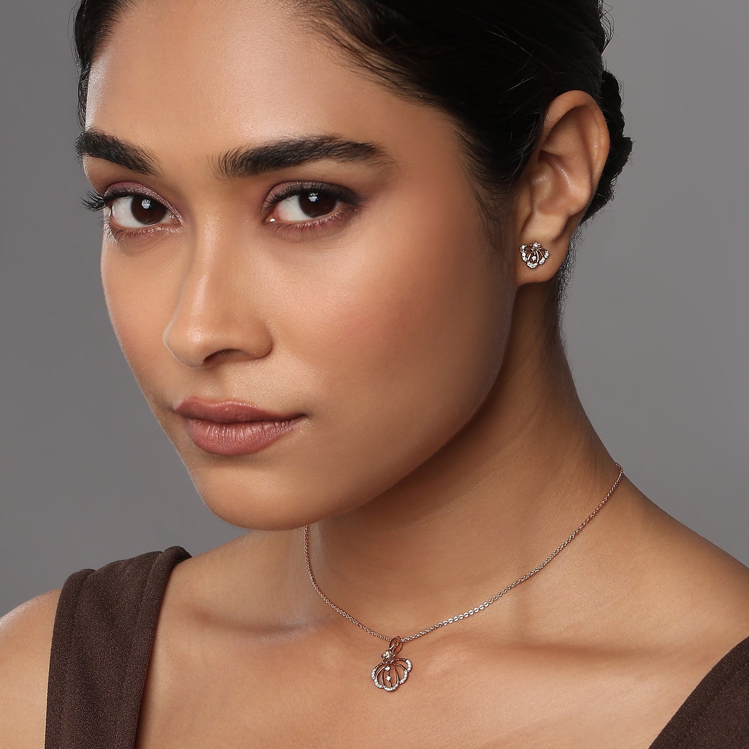 Blooming Fan Motif Pendant And Earrings Set For Elegance Grace