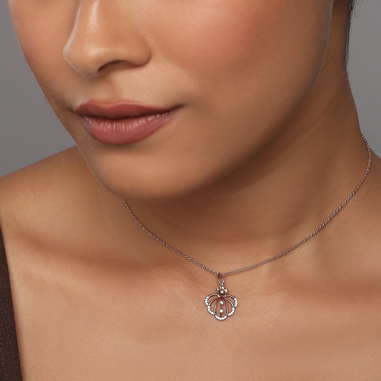 Elegant Scalloped Floral Shell Pendant for Sophisticated Everyday Grace