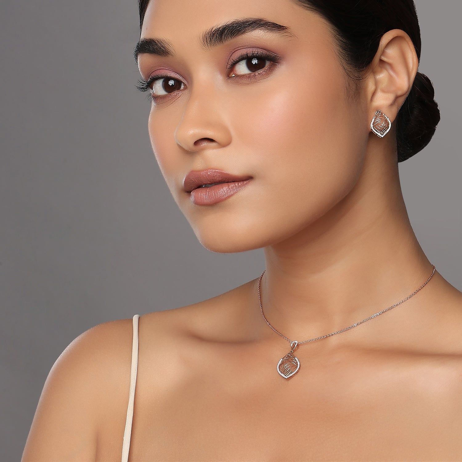 Graceful Openwork Leaf Drop Pendant and Earring Set