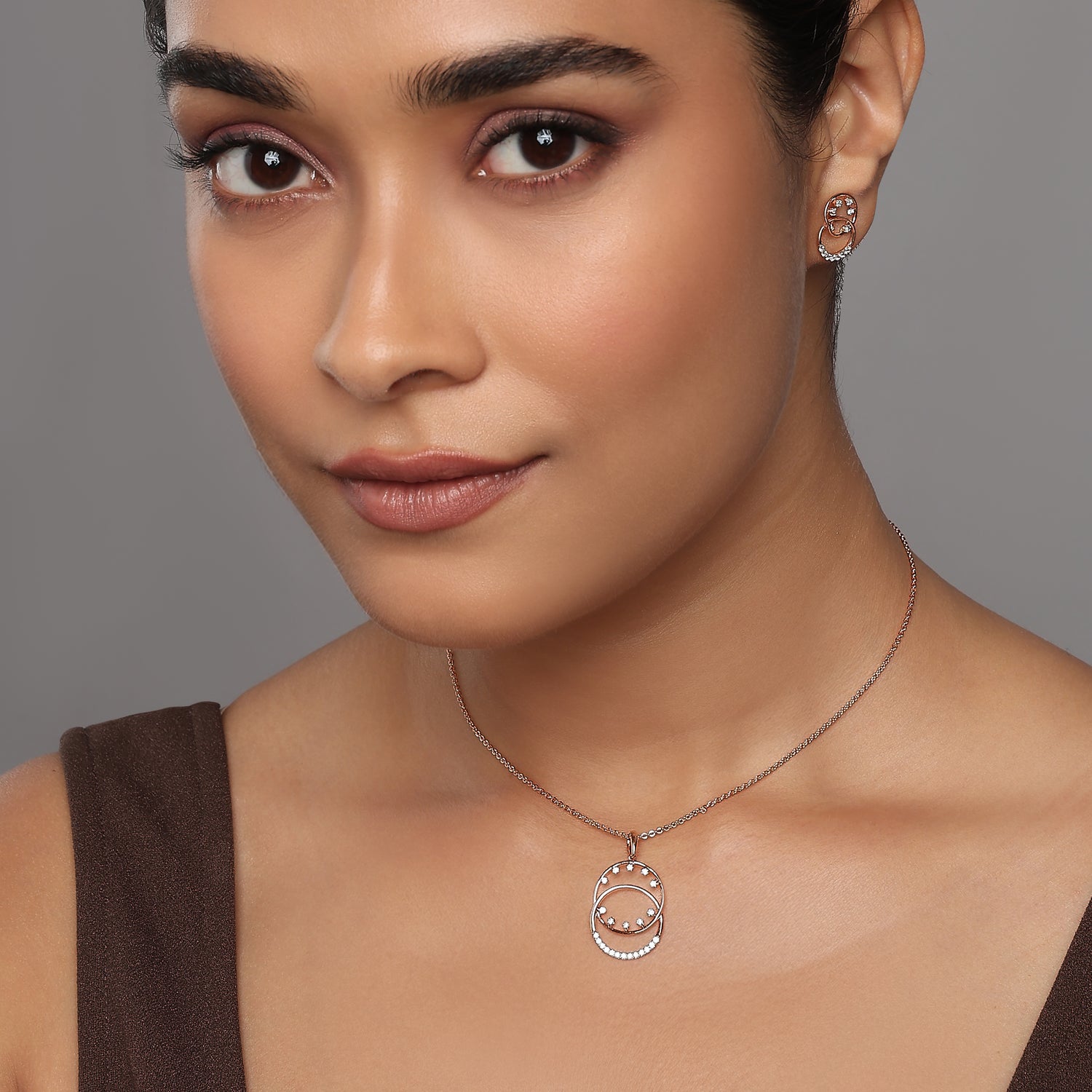 Intertwined Circle Sparkle Pendant And Earrings Set For Her Grace