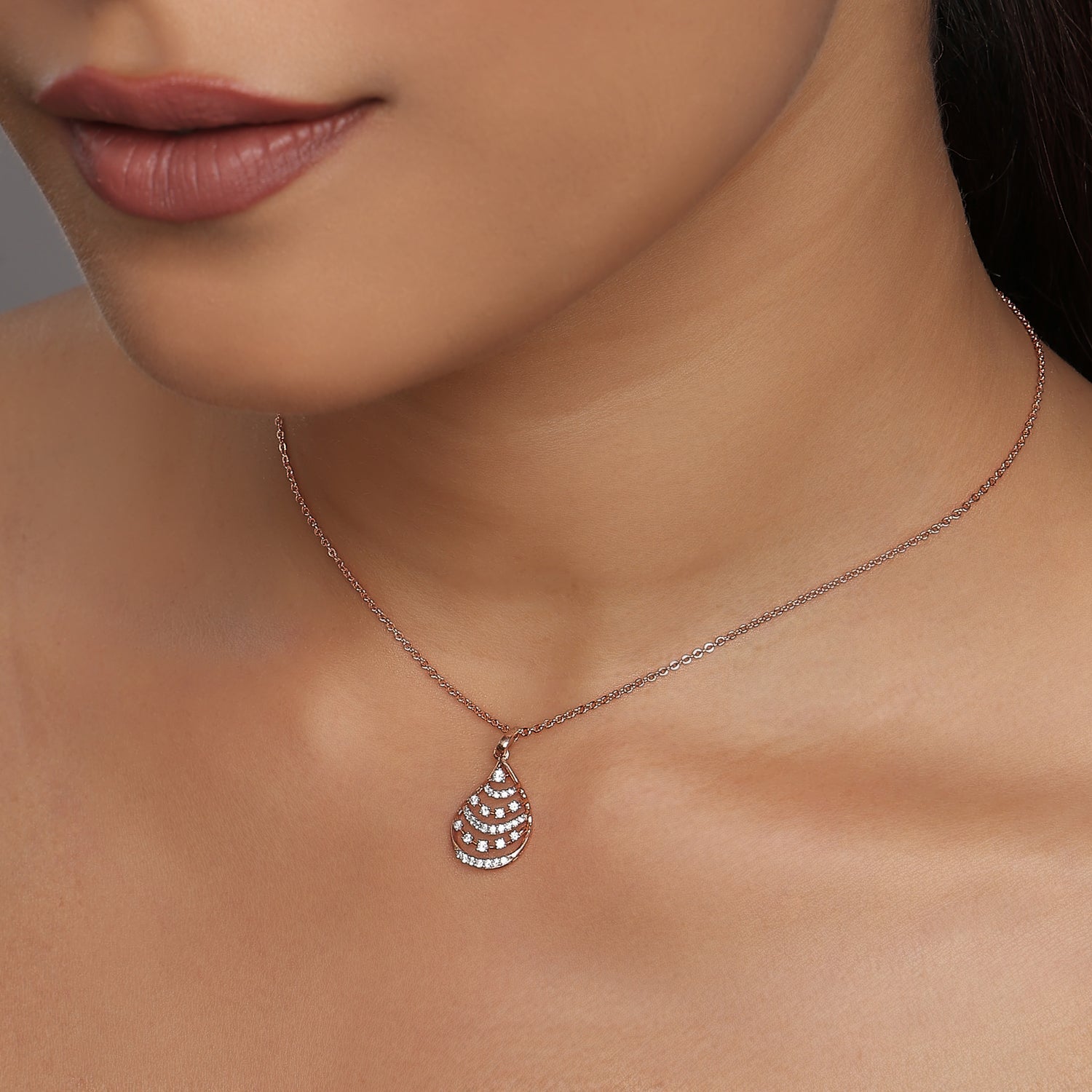 Elegant Filigree Teardrop Pendant for Timeless Grace and Sophistication