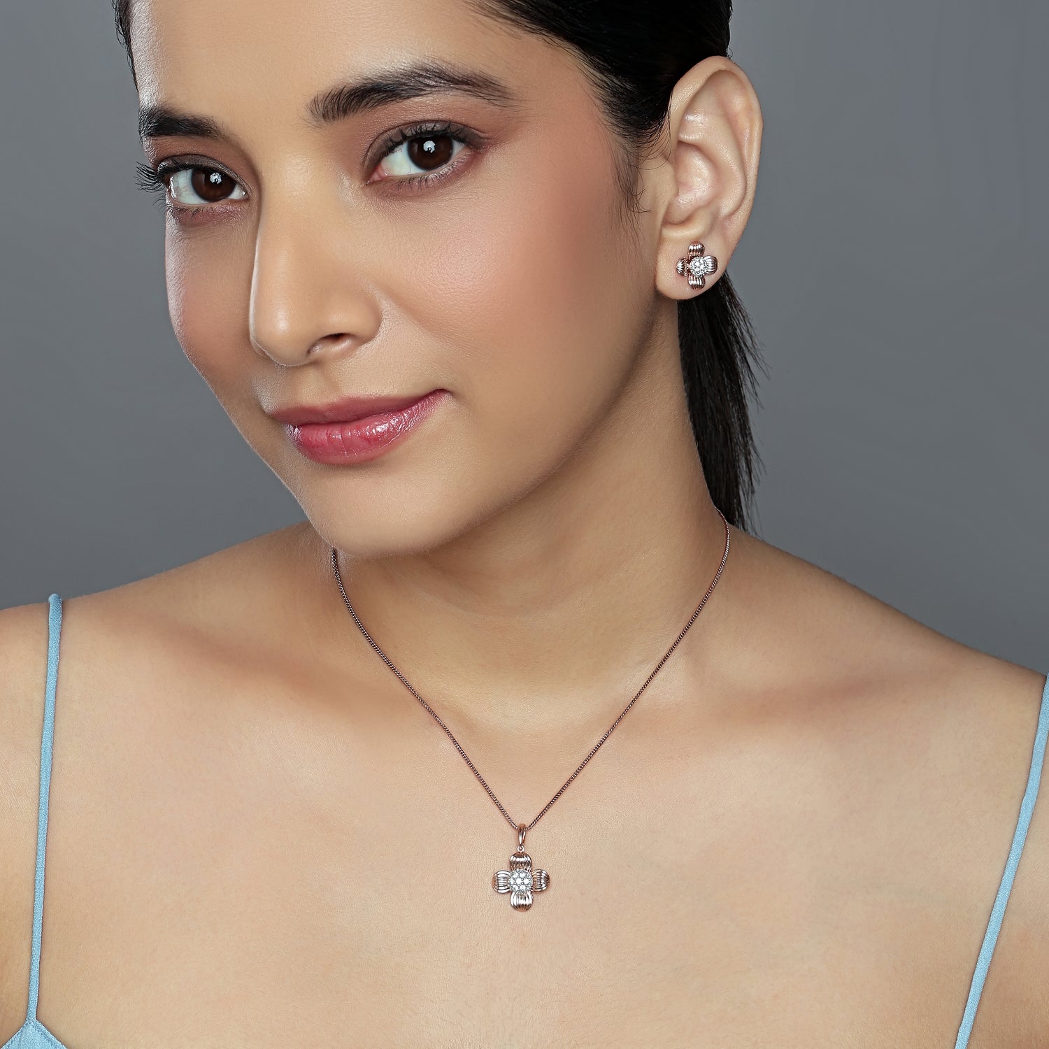 Elegant Floral Bloom Pendant and Earrings Set for Radiant Moments
