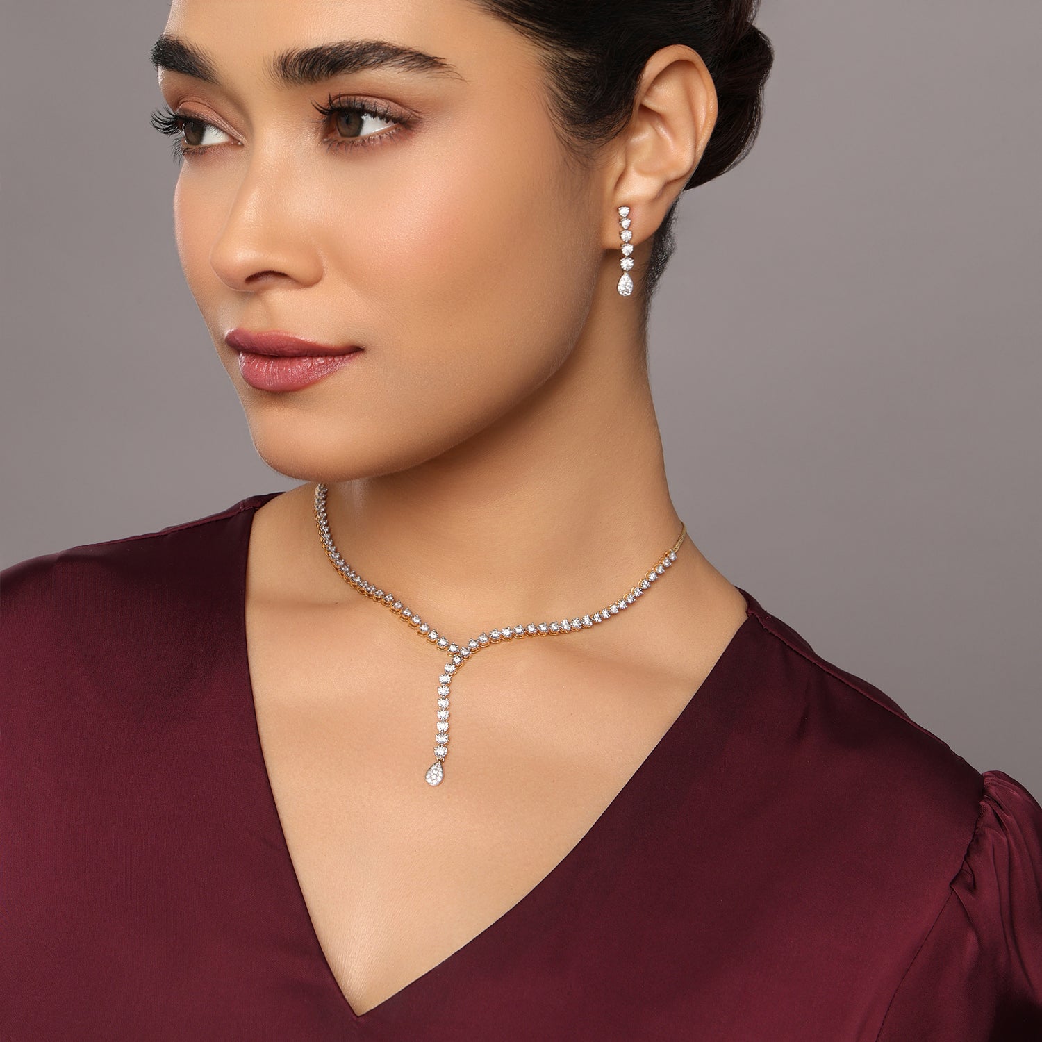 Exquisite Pear Drop Lariat Necklace And Matching Linear Statement Earrings